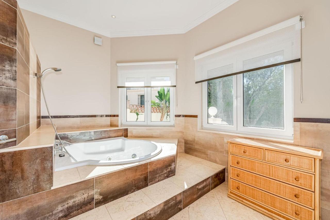 Villa Svim, Walking Distance To The Beach! ماربيا المظهر الخارجي الصورة