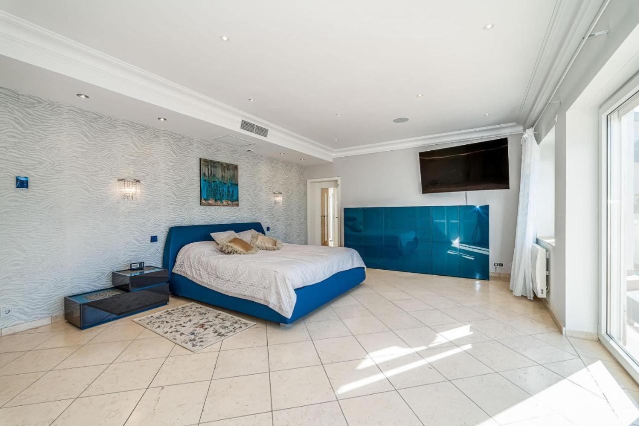 Villa Svim, Walking Distance To The Beach! ماربيا المظهر الخارجي الصورة