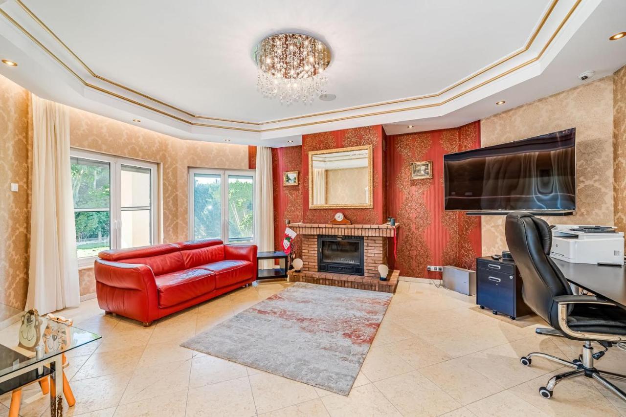 Villa Svim, Walking Distance To The Beach! ماربيا المظهر الخارجي الصورة